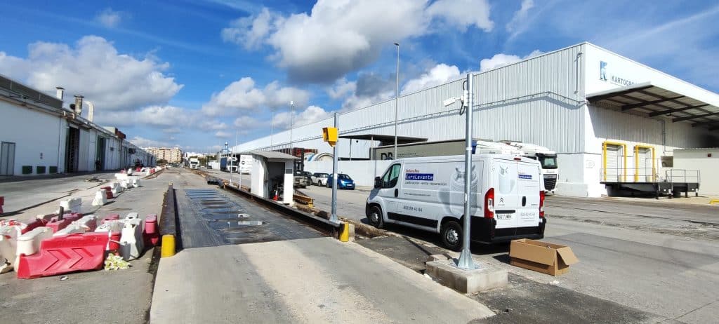 SISTEMA DE PESAJE DESATENDIDO EN BÁSCULA DE CAMIONES